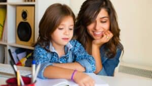 après 4 ans dans une école montessori, ma fille a besoin de cours particuliers pour se remettre à niveau