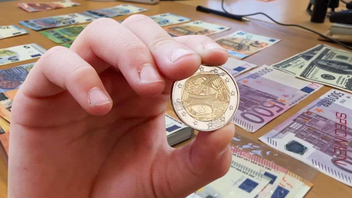 les pièces de 2 euros des jo distribuées aux écoliers se revendent elles vraiment à prix d’or 