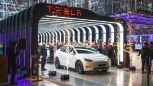 tesla c'est fini cette nouvelle voiture électrique promet 1500 km d’autonomie grâce à cette batterie révolutionnaire