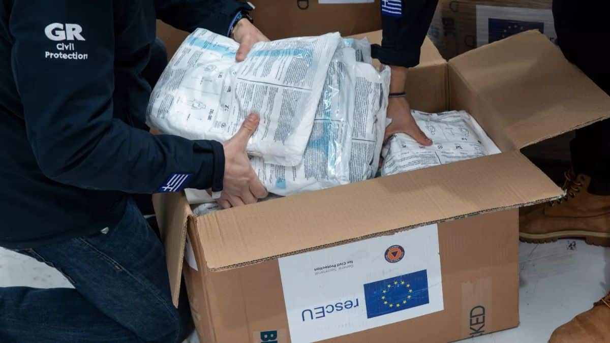 un kit de survie distribue par letat avant lete son contenu fait deja debat en plein climat de tension