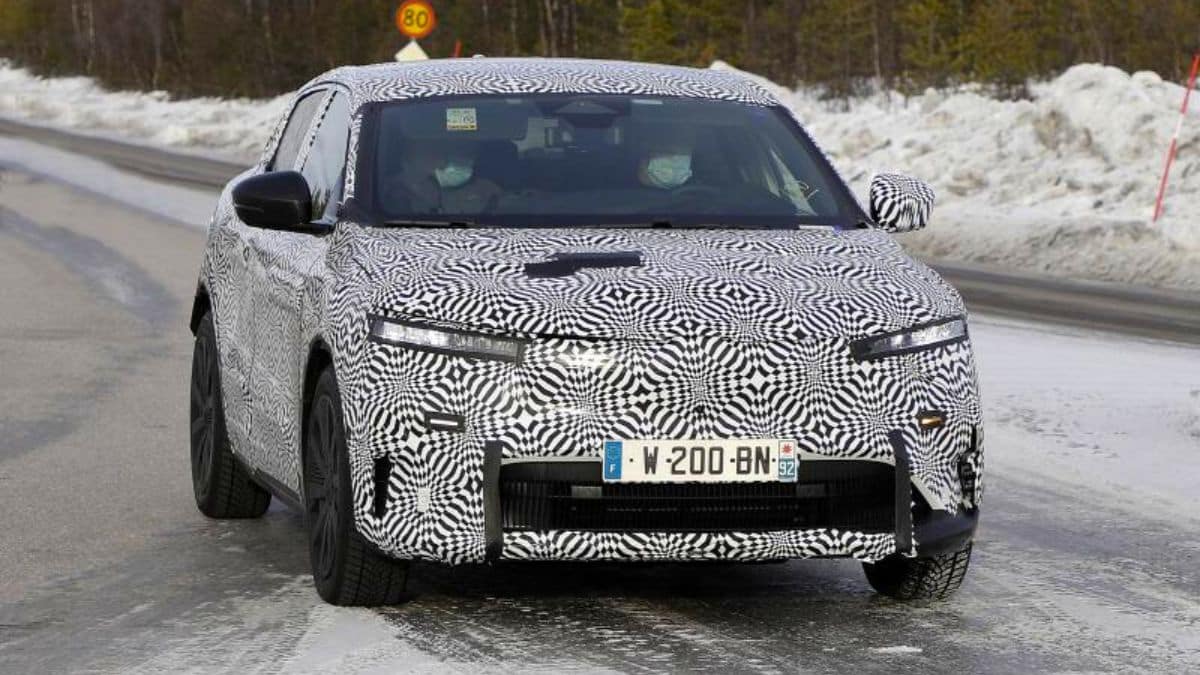 une mysterieuse megane e tech apercue sur les routes renault cache un projet ambitieux qui pourrait tout changer