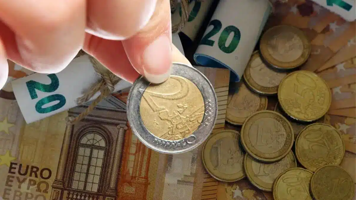 piece de deux euros vaut 2500.jpg