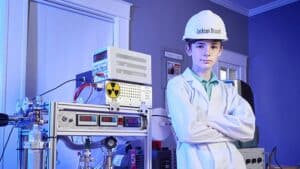 à 12 ans, il réussit une fusion nucléaire dans sa chambre… puis le fbi débarque aussitôt