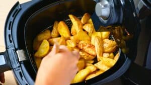adieu l'airfryer ce nouvel appareil marque le futur de la cuisine en 2025, tout le monde se l'arrache