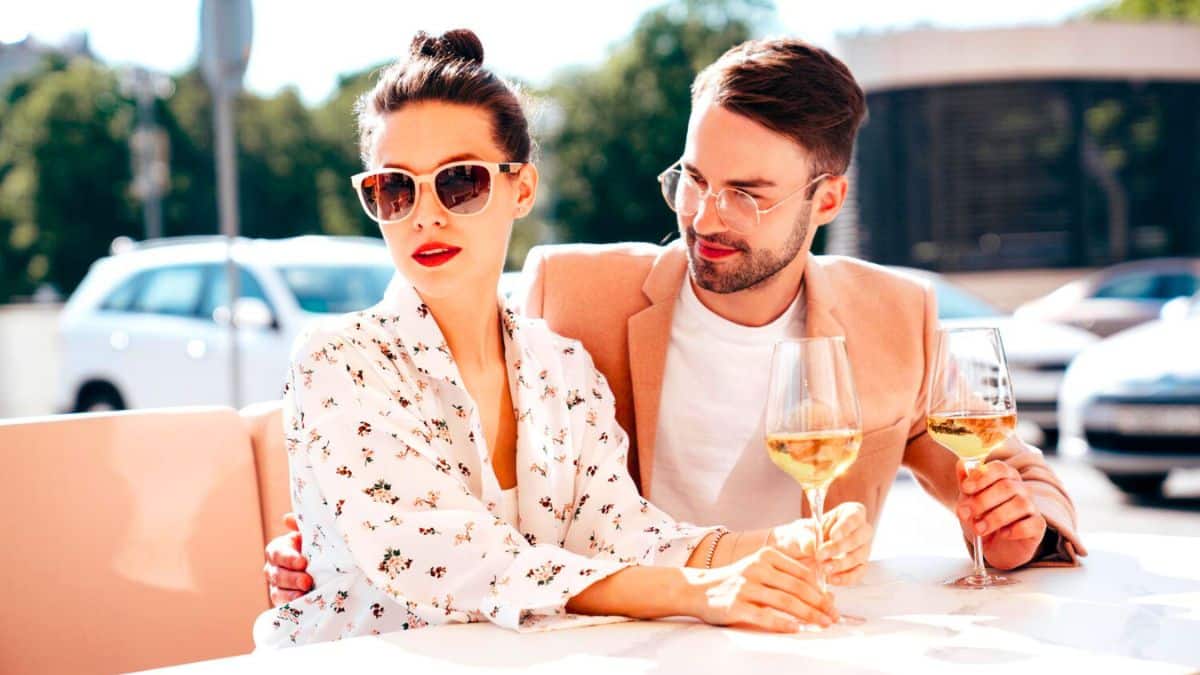 ce couple touche 36.000€ d'allocations familiales mais possède 34 voitures et montres de luxe