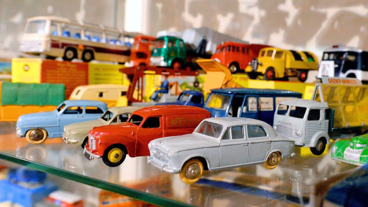 de 22.000 euros à 7 millions d'euros ces voitures miniatures rares valent une vraie fortune, elles circulent en france