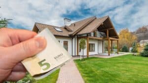 elle vend sa maison sur la côte à 6 euros frais de notaire inclus mais touche le jackpot grâce à cette idée toute bête mon mari pensait que j’étais folle