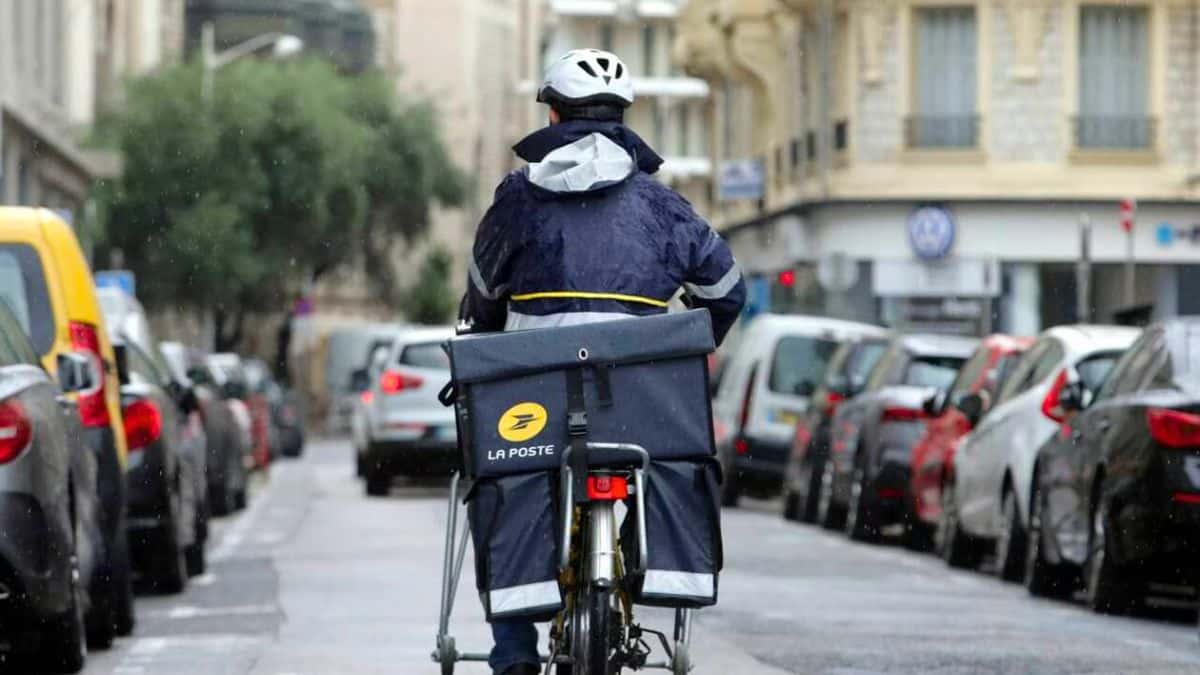 je suis facteur à la poste et voici combien je gagne tous mois