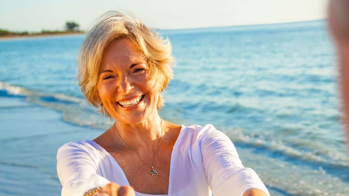 retraite j'ai 62 ans et je n'ai jamais travaillé de ma vie, voici la somme à 4 chiffres que je touche tous les mois
