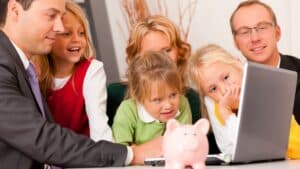 voici la grande famille la plus riche de france leur fortune s'élève à 52 milliards d'euros