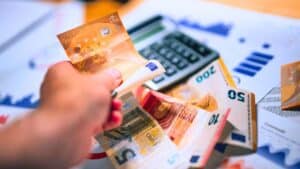 voici les métiers (et les salaires) qui recrutent le plus en ile de france, des milliers de postes à pourvoir