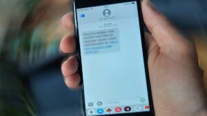 cette nouvelle arnaque est pire que lescroquerie bancaire aux sms les banques lancent lalerte
