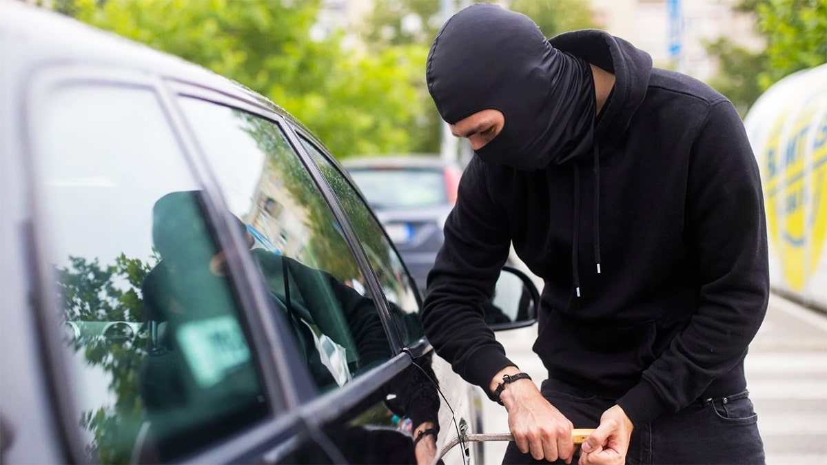 la gendarmerie alerte les automobilistes doivent regarder le sol avant de monter dans leur voiture