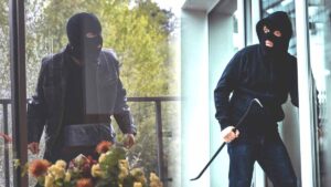 les cambrioleurs ont une nouvelle strategie furtive pour surveiller votre maison voici leur technique de reperage