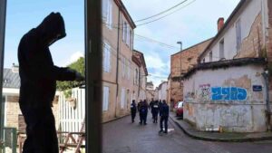 les squatteurs de sa maison partent en vacances en martiniquela proprietaire en profite pour la vider mais risque aujourdhui desormais une lourde amende