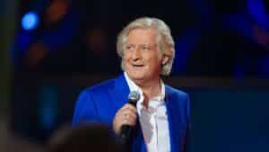 à 71 ans, patrick sébastien vit dans un coin reculé du lot sur un immense terrain acheté à prix dérisoire