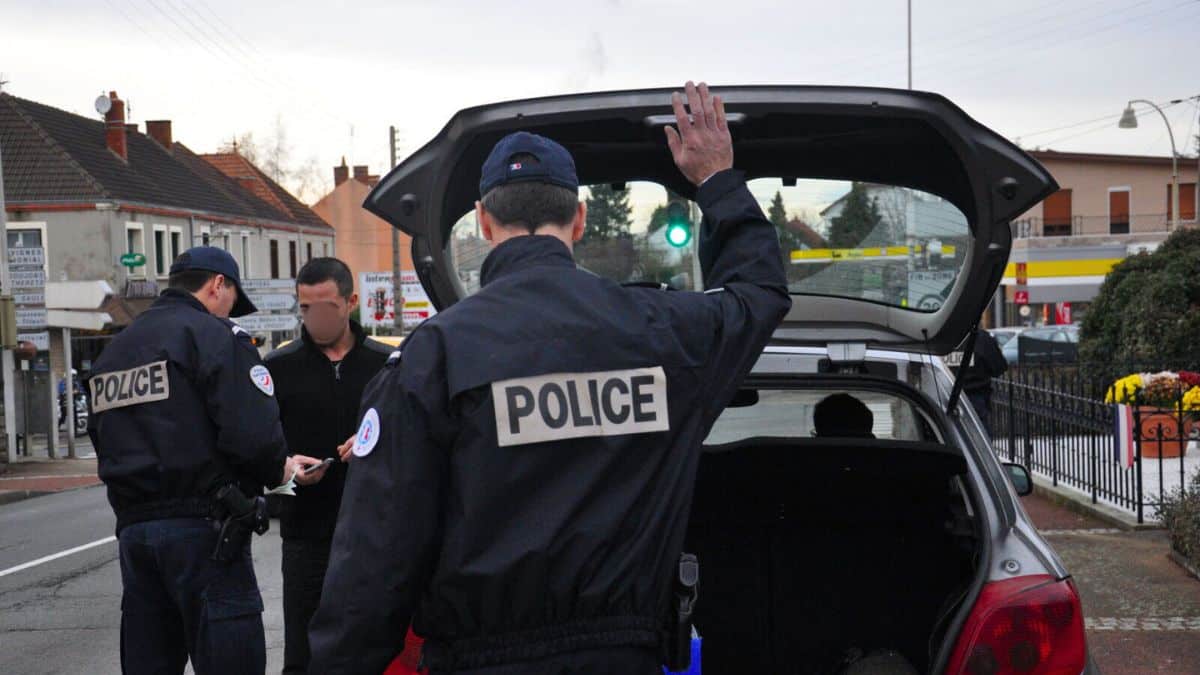 automobilistes cet objet obligatoire pour les plus de 65 ans au risque de limmobilisation de la voiture