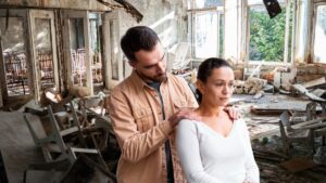 je suis dégoûté  des squatteurs vandalisent un appartement et provoquent un important dégât des eaux dans cet immeuble habité par un couple