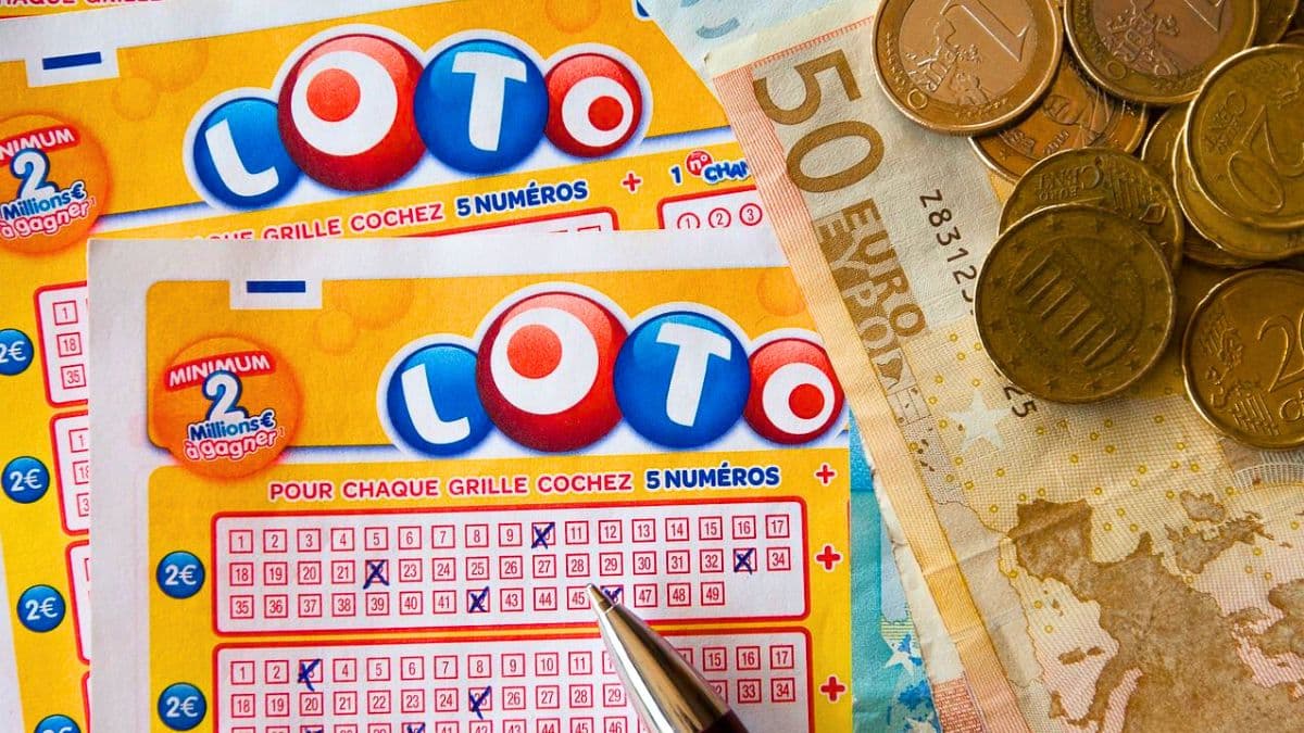 loto il découvre qu'il a décroché le jackpot de 22 millions d'euros à son retour de vacances