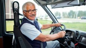 marc a été chauffeur routier toute sa vie aujourd'hui à la retraite, voici combien il gagne