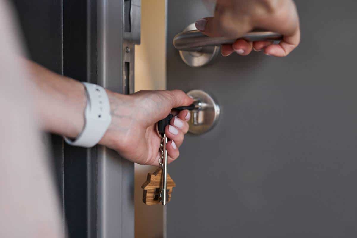 image quelles solutions pour ouvrir une porte bloquee selon le type de serrure