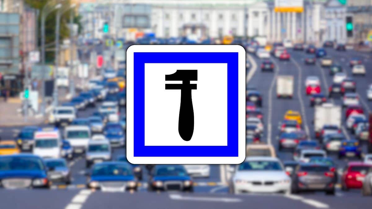 panneau routier avec un outil (1)